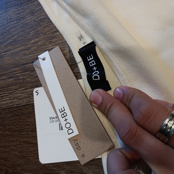 DO+BE Off-Shoulder Sweater in Cream Sz S - Picture 3 of 4